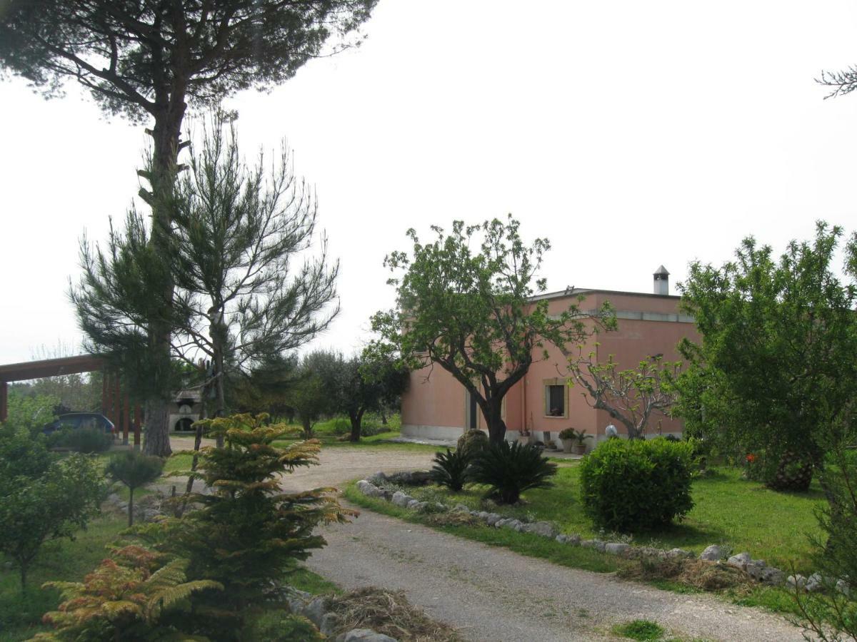 Villa Rita Bed & Breakfast Campi Salentina Bagian luar foto