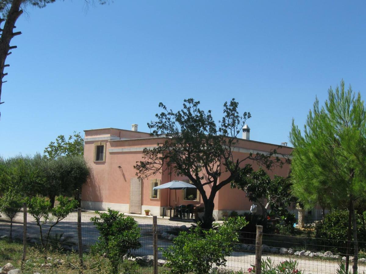 Villa Rita Bed & Breakfast Campi Salentina Bagian luar foto